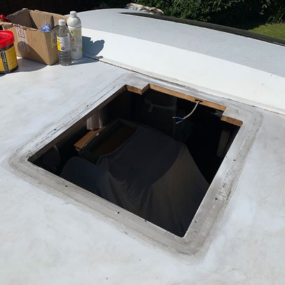 Motorhome rooflight removal and replacement